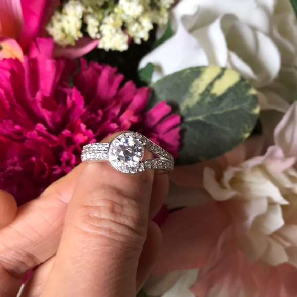 Sterling silver and CZ ring - Picture 5 of 8